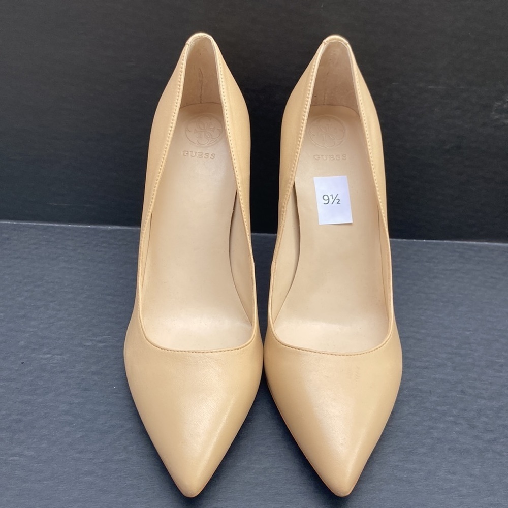 New GUESS Pumps - Picture 5 of 9
